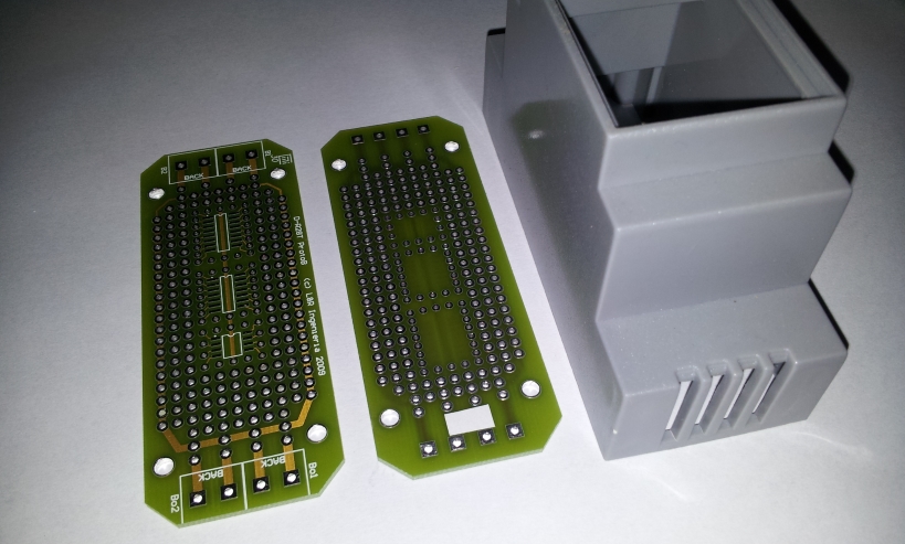 Placa ProtoR28T con gabinete riel DIN