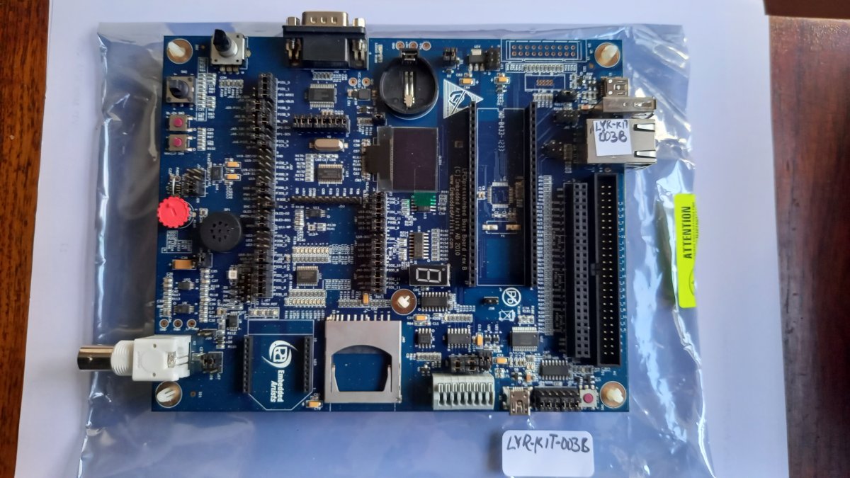 Conjunto LPCXpresso LPC1769: base board EA-XPR-021 + LPC1769 CPU board, 2014, vendidos en conjunto